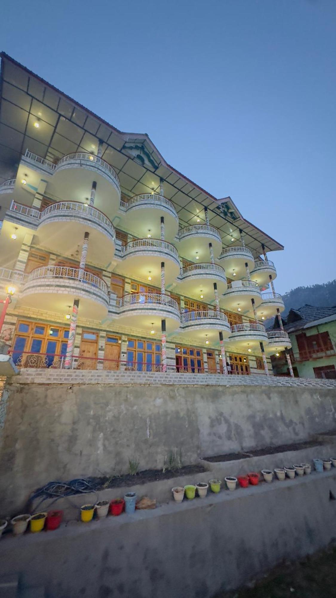 Eyesky, Tosh Hotel Exterior foto
